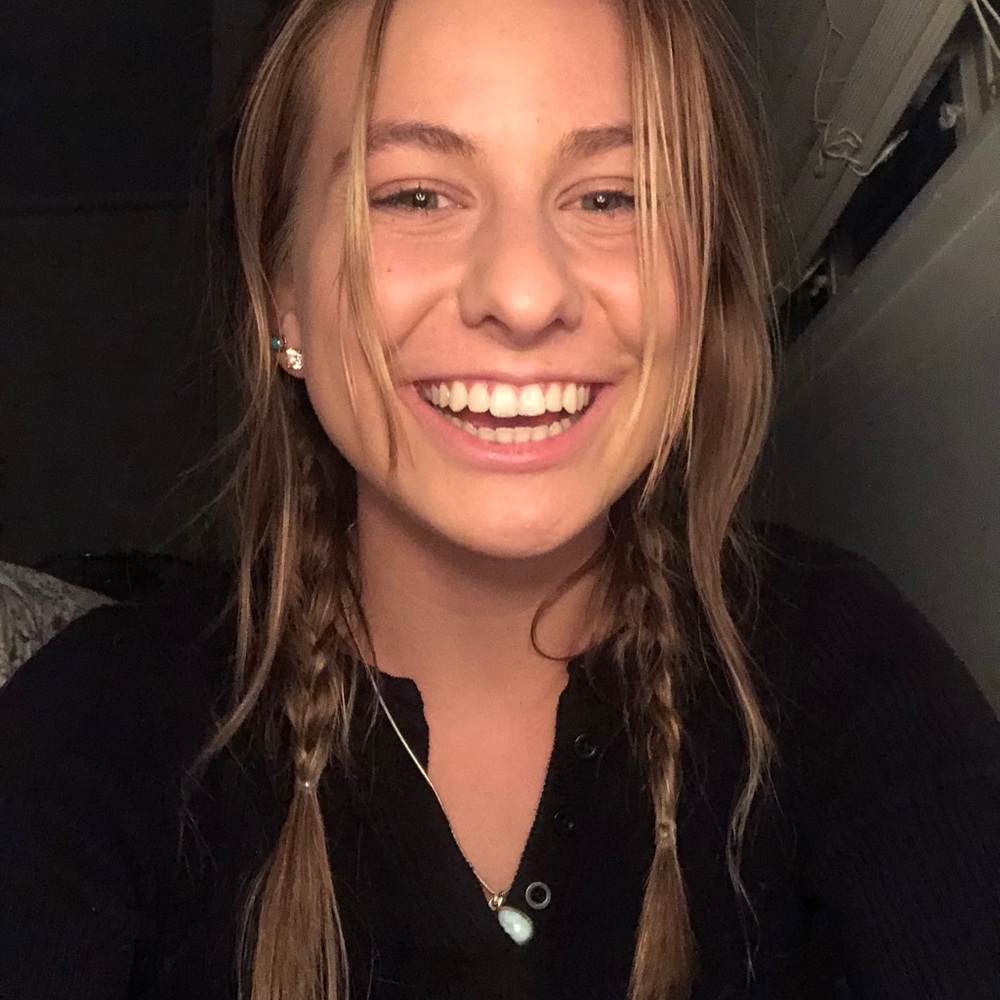 Meet your Posher, Chloe